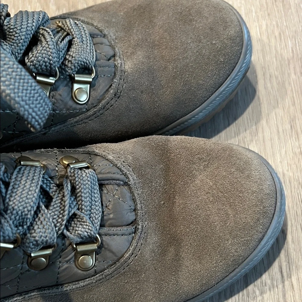 Women’s Gray/Brown Boots - Picture 4 of 11